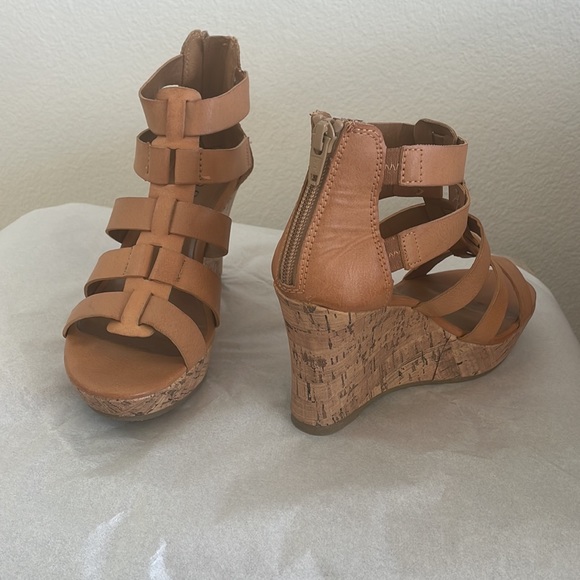 Sandal - Picture 2 of 4